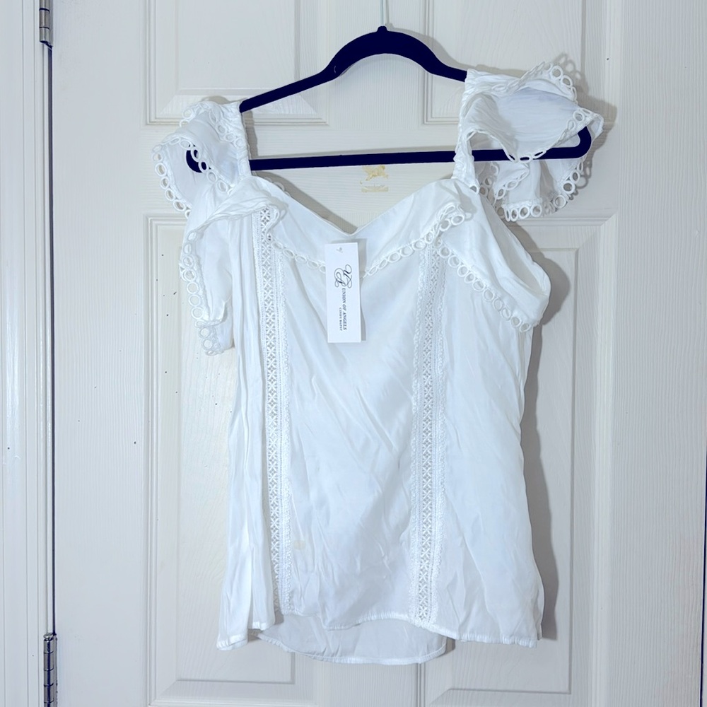 NWT Women’s White Top Size Small
